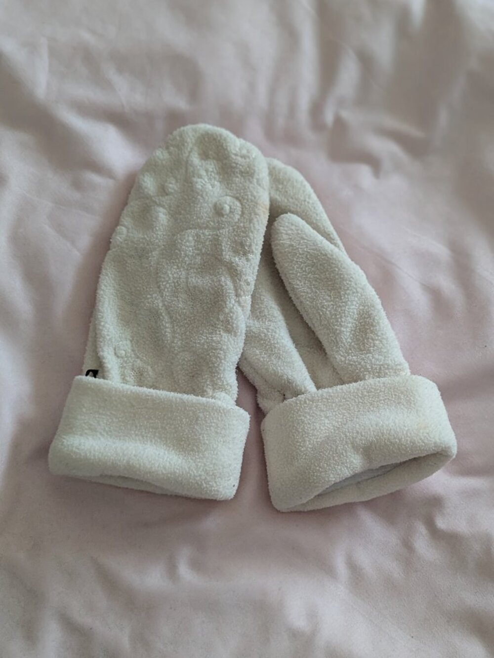 Jessica Cream Fleece Swirl Embossed Mittens